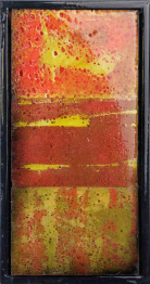 Fahar, Mosaik, Acryl, Harz auf Autowaschschwämmen, Das Kunstwerk in Hochformat in dunklem Holzrahmen. Die Hauptfarben sind rot und gelb. Kunst kaufen.
