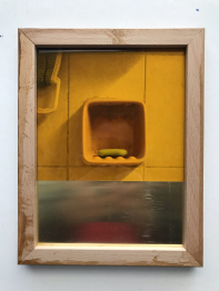 Foto einer Fotografie, Seife in einer Seifenablage in einem alten Badezimmer,. Kunst Kaufen